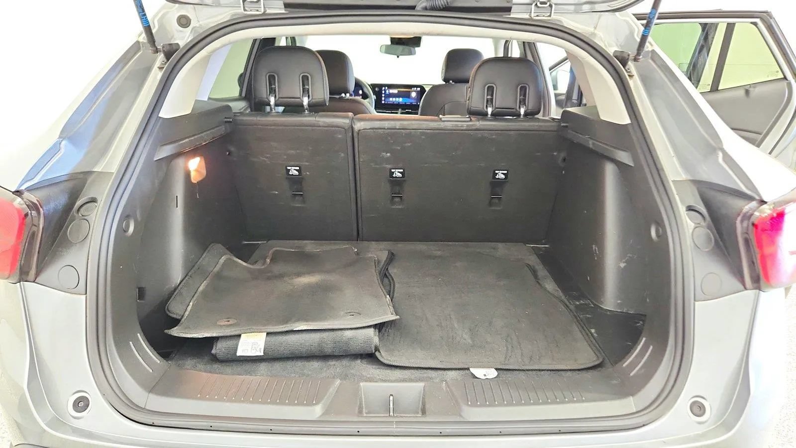 Used 2024 Chevrolet Trax LT FWD image 19