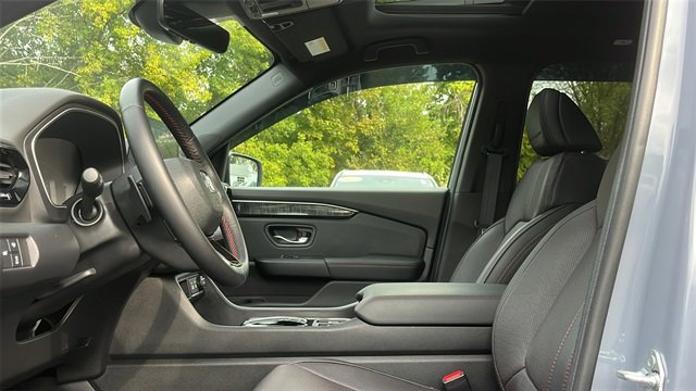 Used 2025 Honda Pilot Black Edition image 10