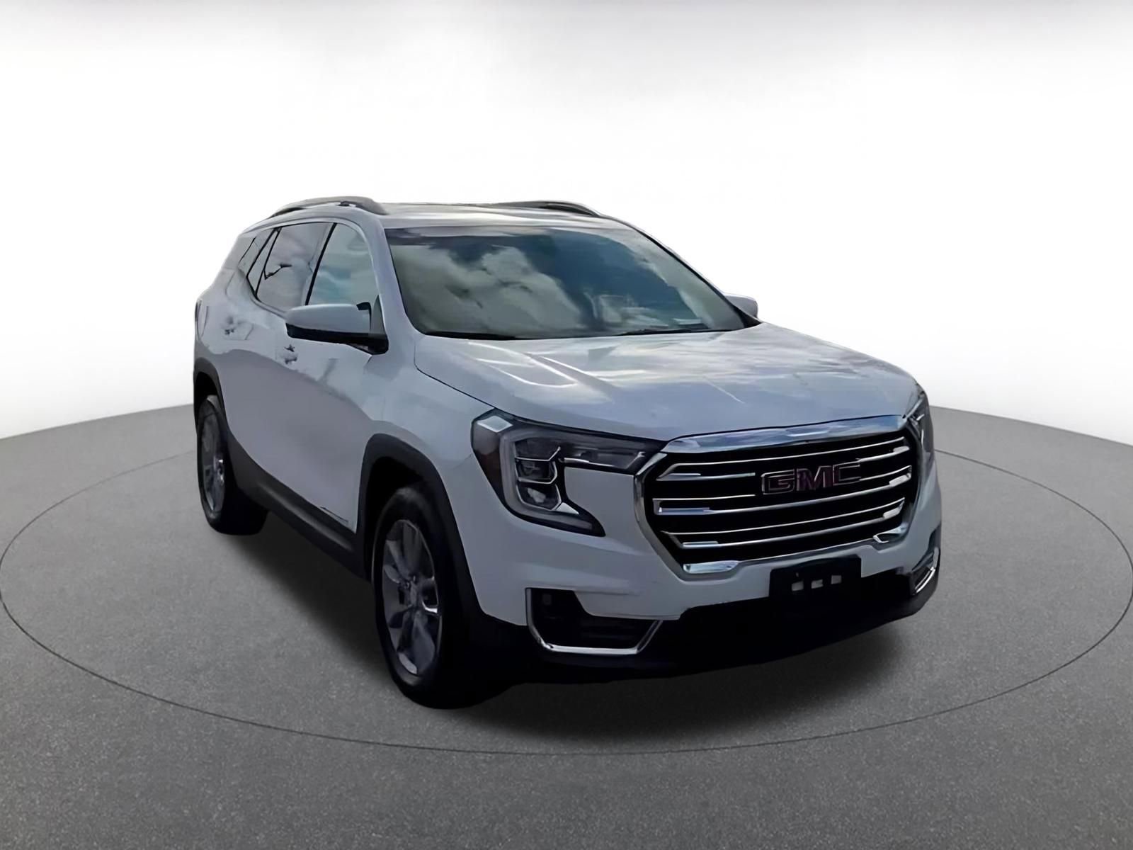 Used 2024 GMC Terrain SLT AWD/4WD image 3