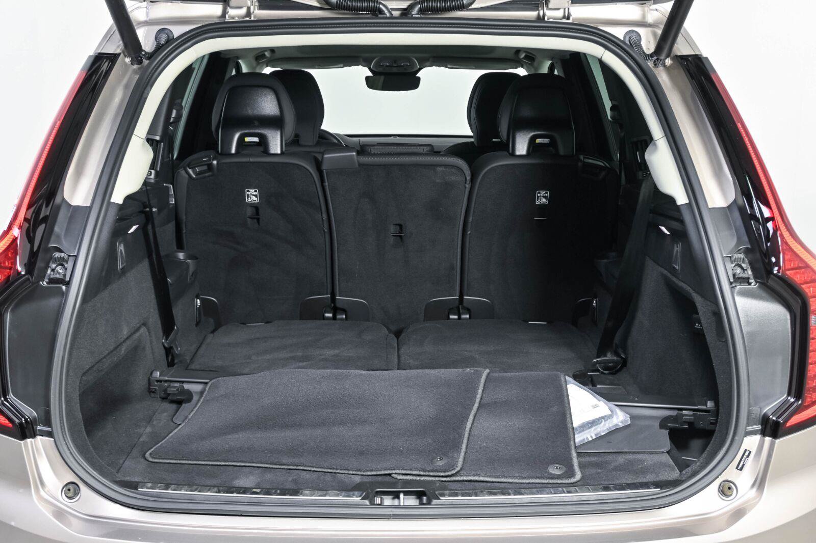 Certified 2025 Volvo XC90 T8 Core AWD/4WD image 29