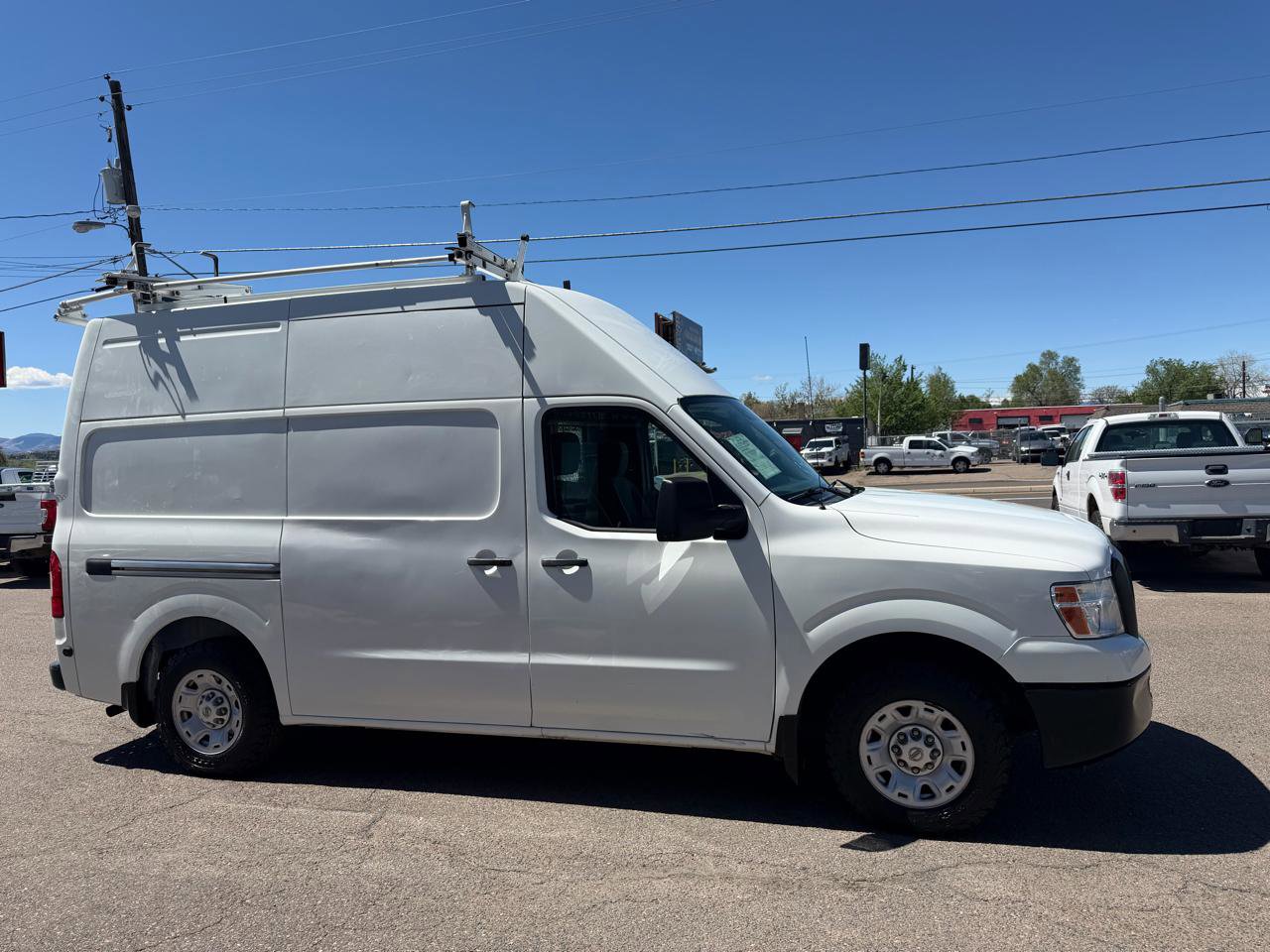 Used 2016 Nissan NV 2500 SV RWD image 1