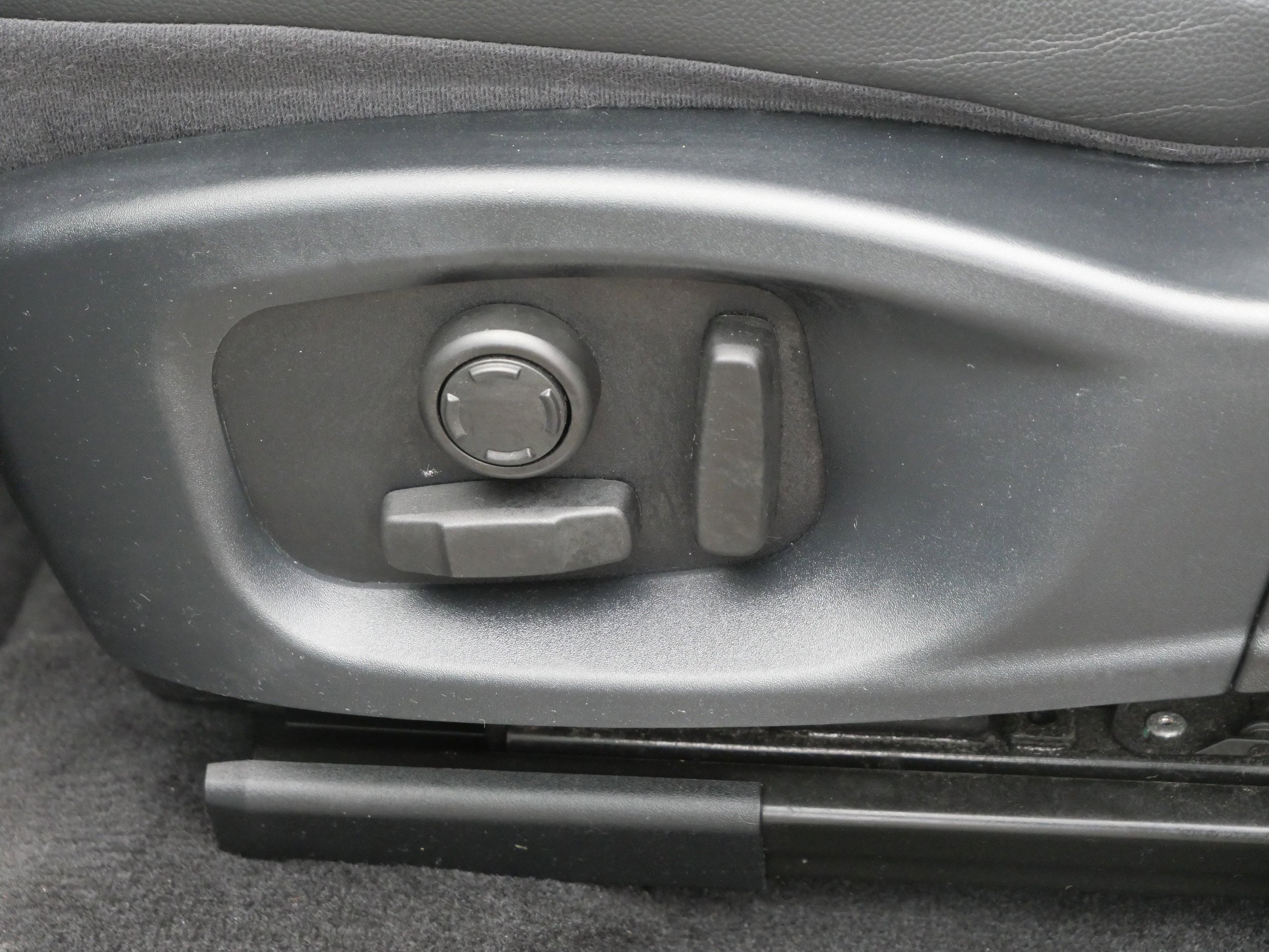 Used 2019 Jaguar E-PACE S image 16