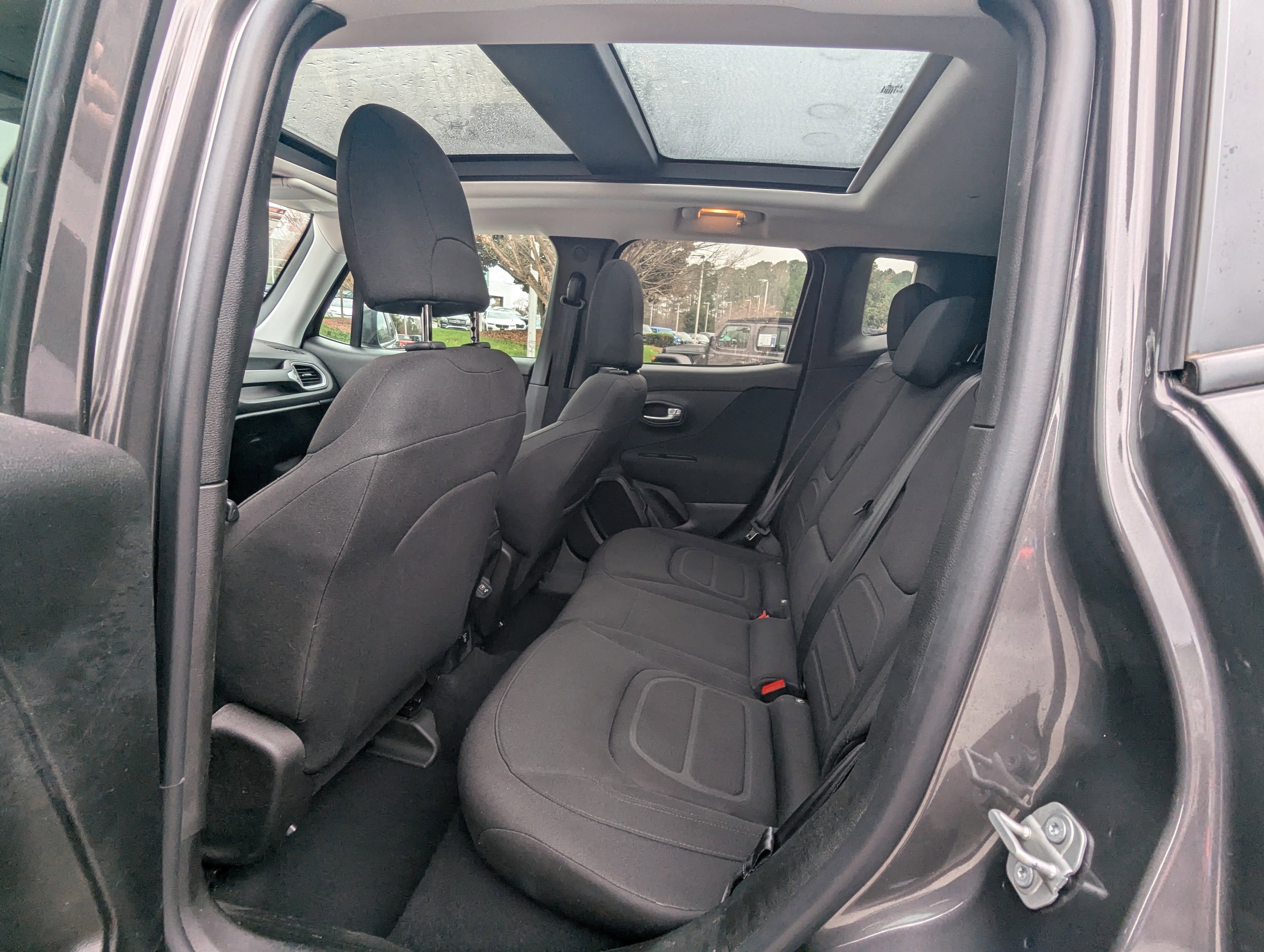 Used 2020 Jeep Renegade Latitude w/ Popular Equipment Group image 11