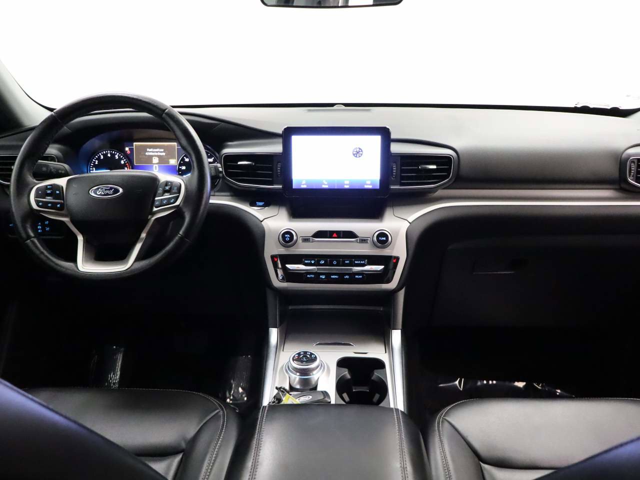 Used 2023 Ford Explorer XLT w/ Equipment Group 202A image 13