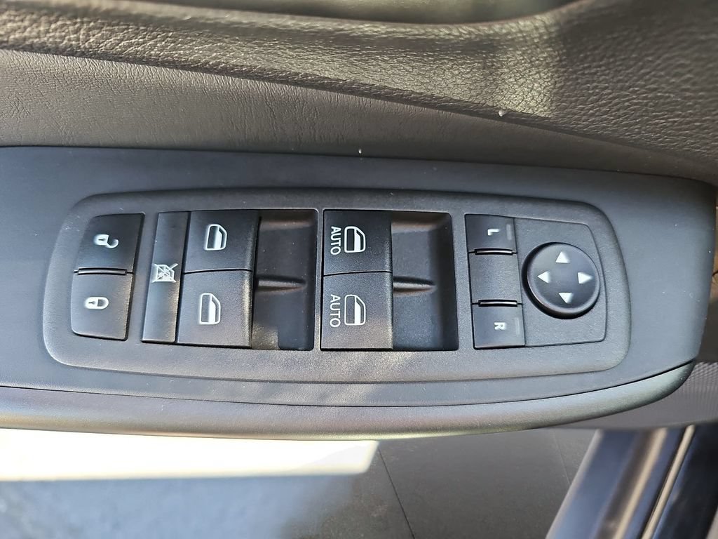 Used 2022 Jeep Cherokee Trailhawk AWD/4WD image 26