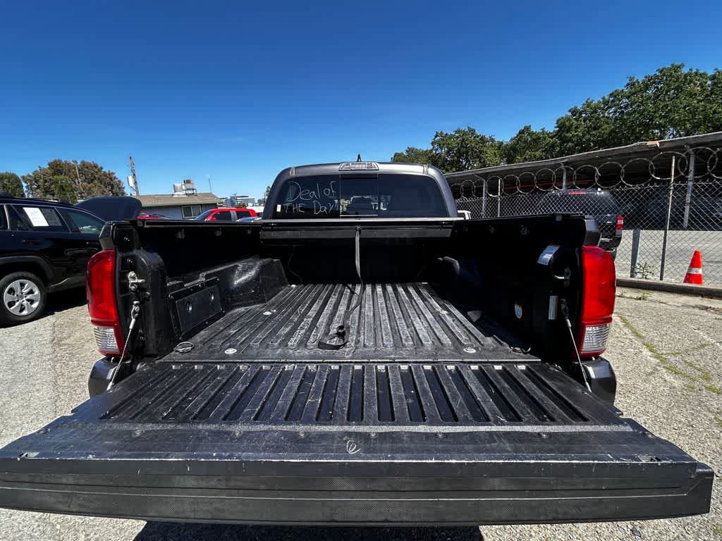 Used 2017 Toyota Tacoma TRD Sport w/ Tow Package image 18