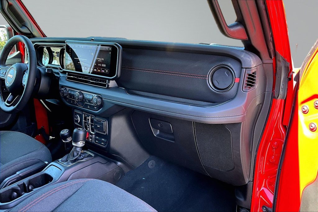 Certified 2025 Jeep Wrangler Unlimited Rubicon w/ Convenience Group AWD/4WD image 17