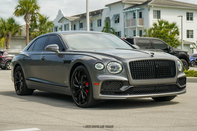 Used 2022 Bentley Flying Spur Plug-In Hybrid image 12