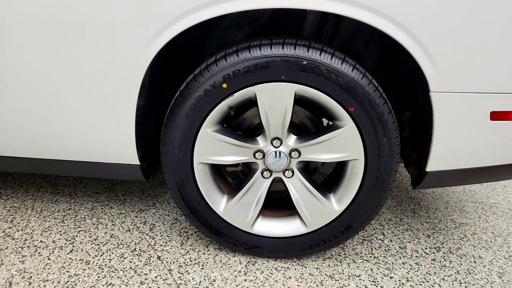Used 2018 Dodge Challenger SXT image 9