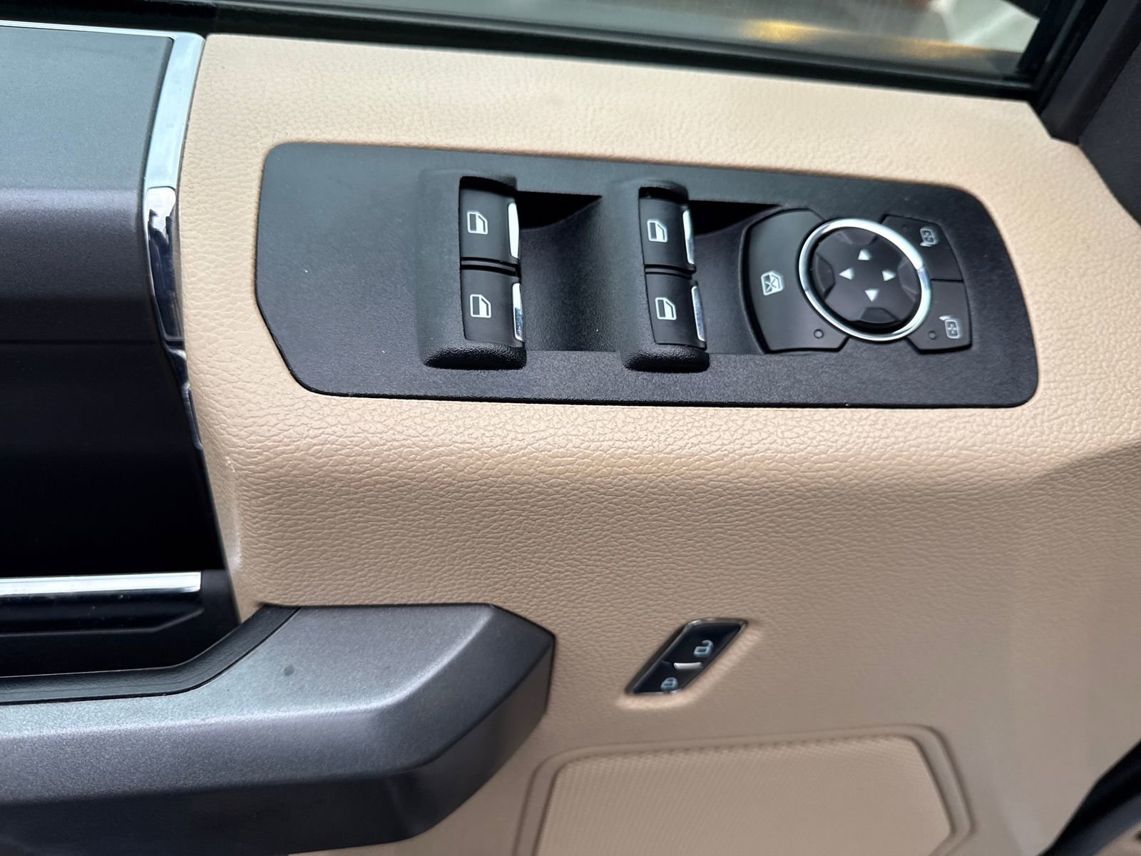 Used 2017 Ford F150 XLT w/ Equipment Group 302A Luxury image 11