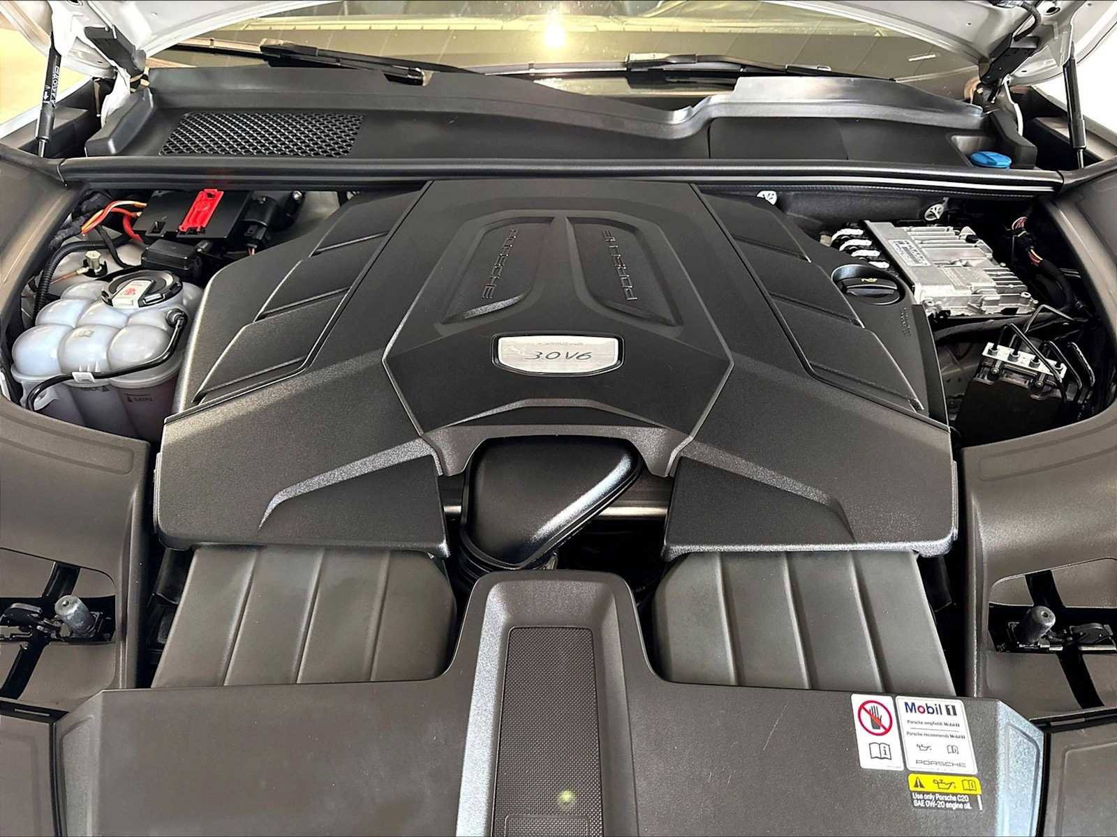 Used 2023 Porsche Cayenne AWD/4WD image 24