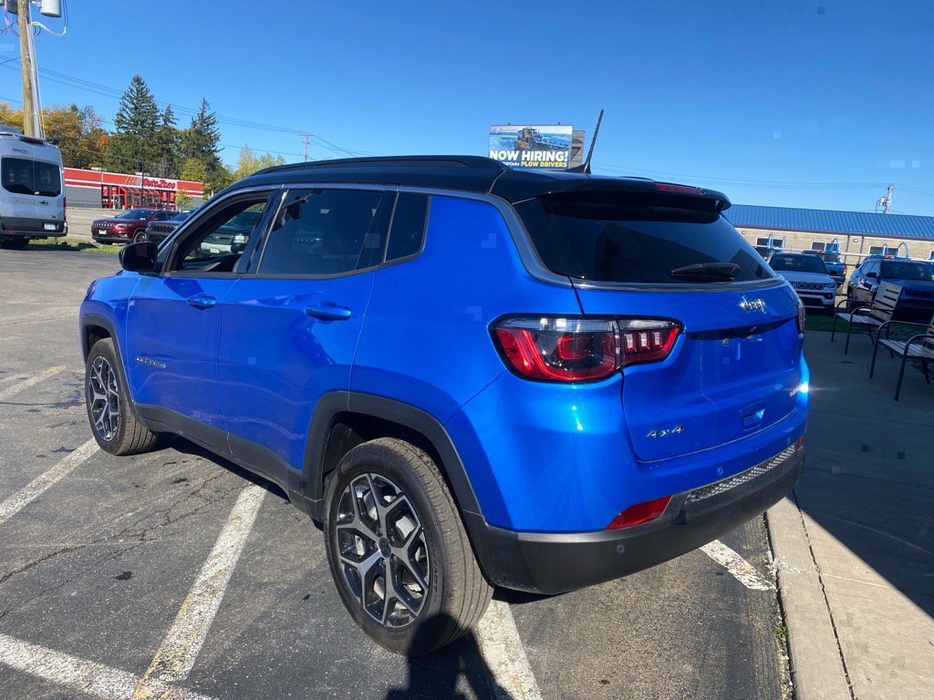 Used 2025 Jeep Compass Limited image 3