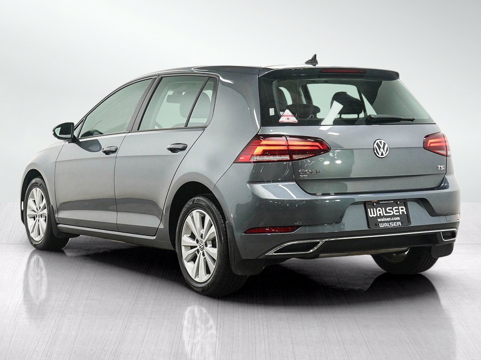 Used 2018 Volkswagen Golf SE FWD image 3