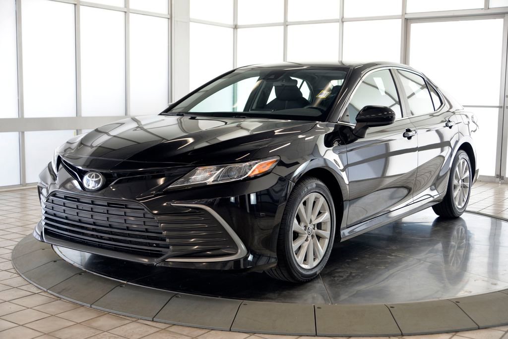 Used 2022 Toyota Camry LE AWD/4WD image 4