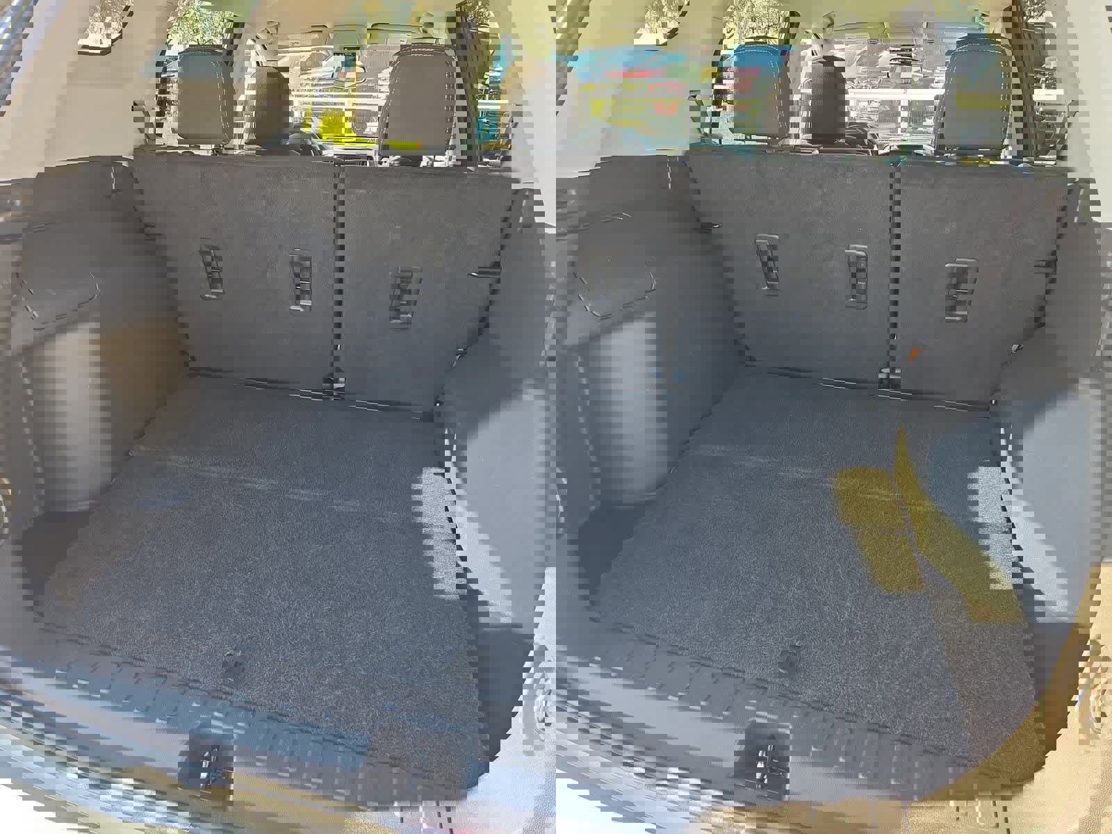 Used 2024 GMC Terrain SLE image 31