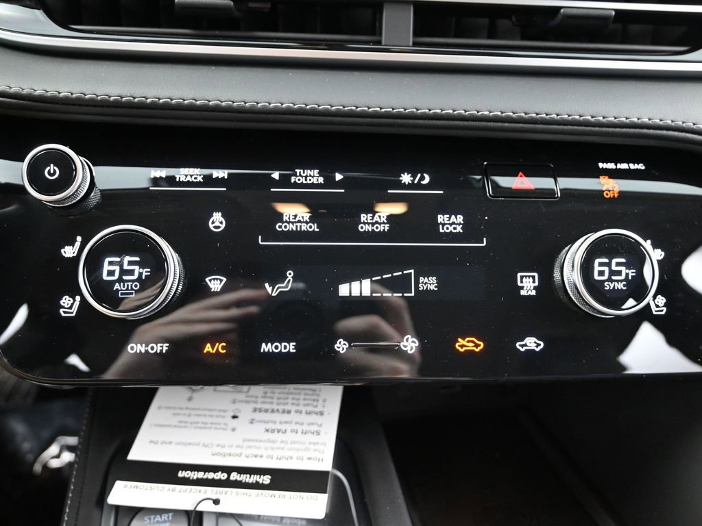 Certified 2025 INFINITI QX60 Luxe w/ Vision Package image 19