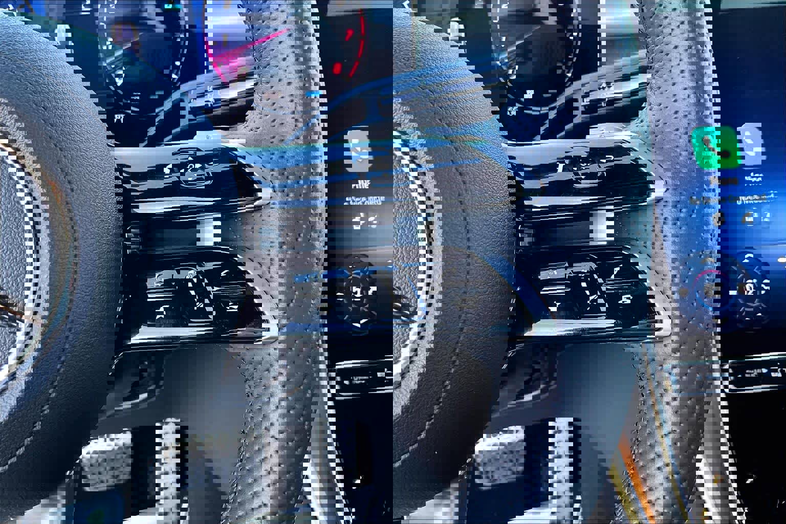 Used 2025 Mercedes-Benz GLC 300 4MATIC image 22