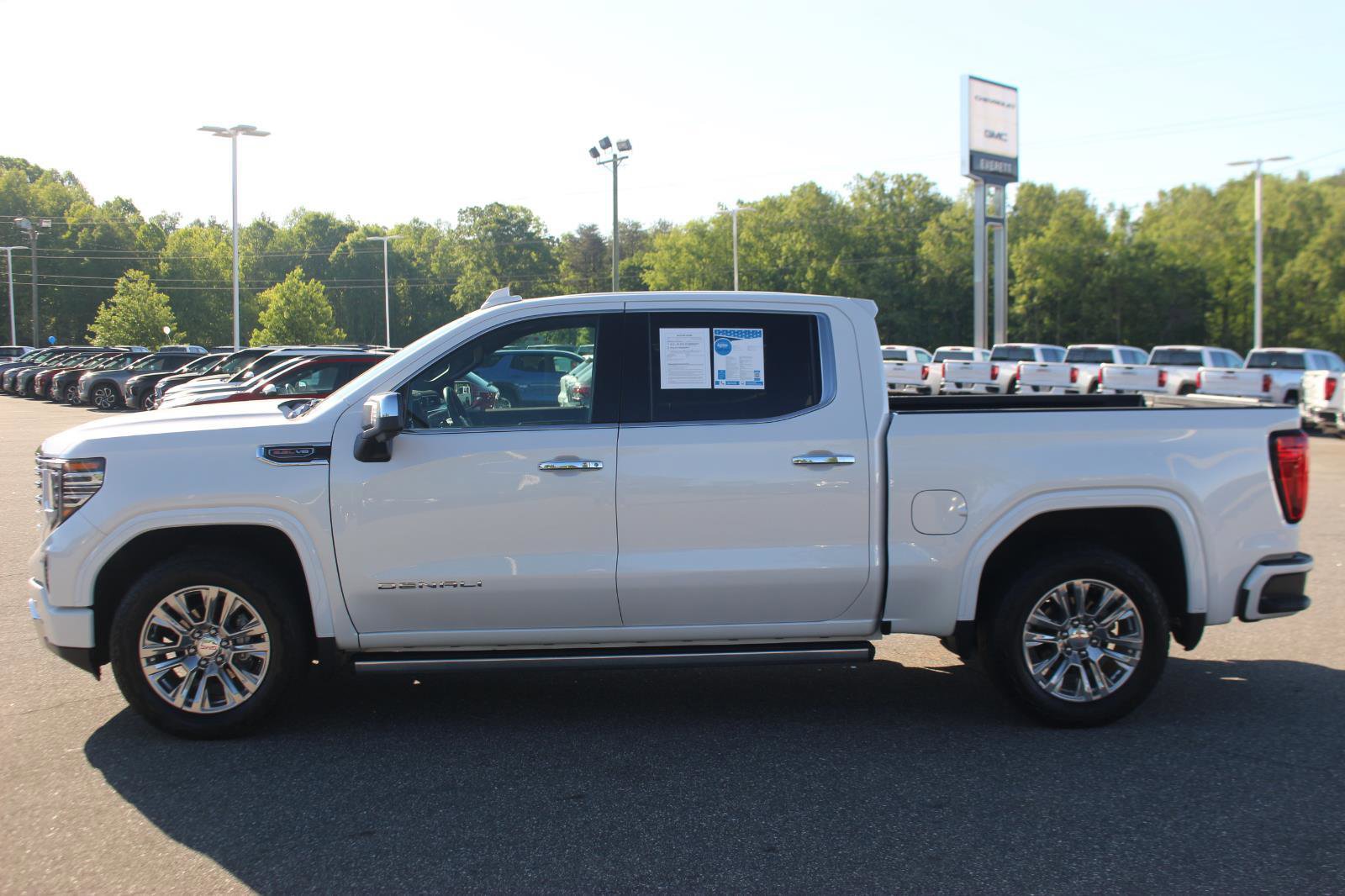 Used 2025 GMC Sierra 1500 Denali w/ Technology Package AWD/4WD image 4