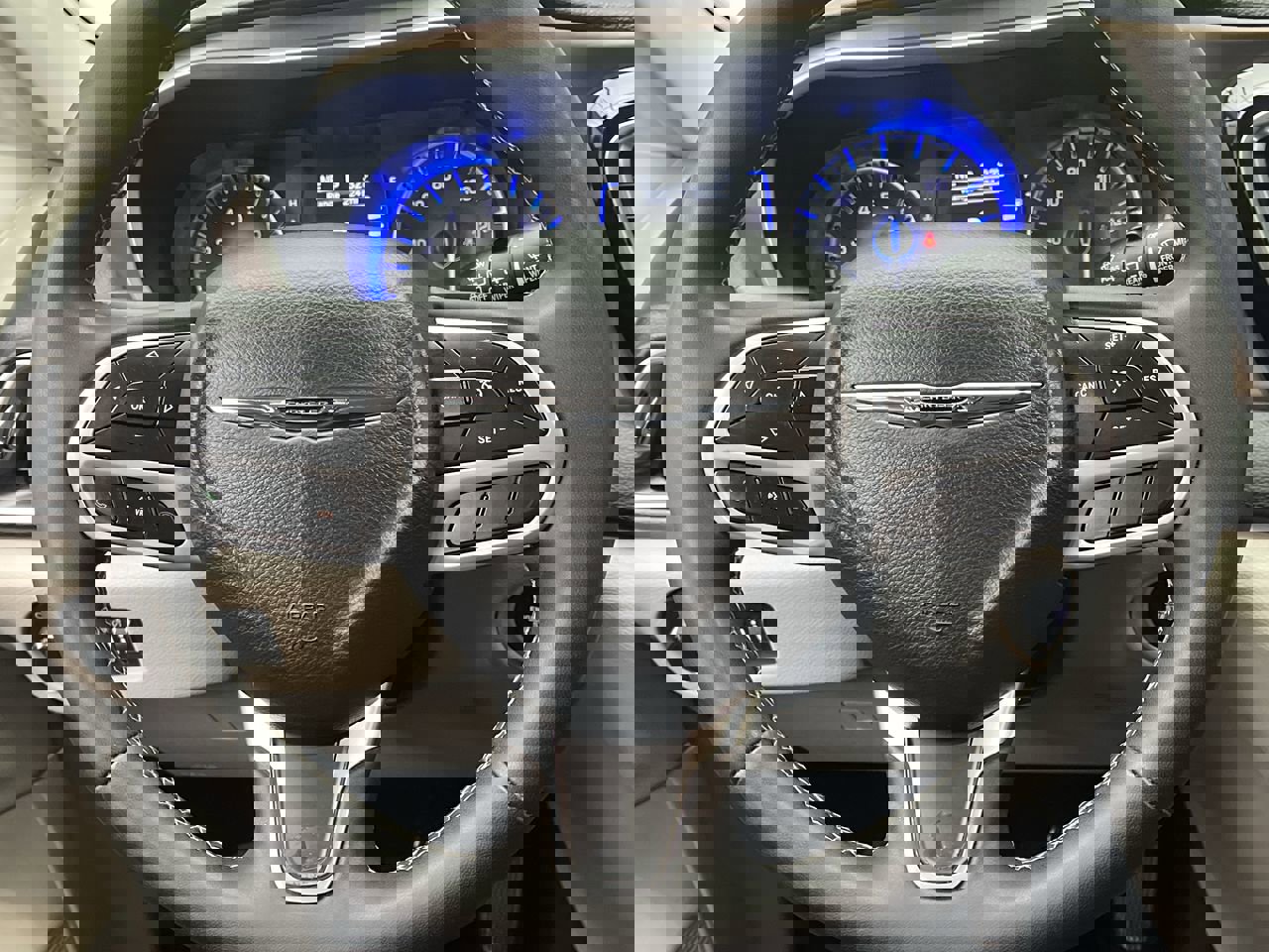 Used 2023 Chrysler Voyager LX image 14