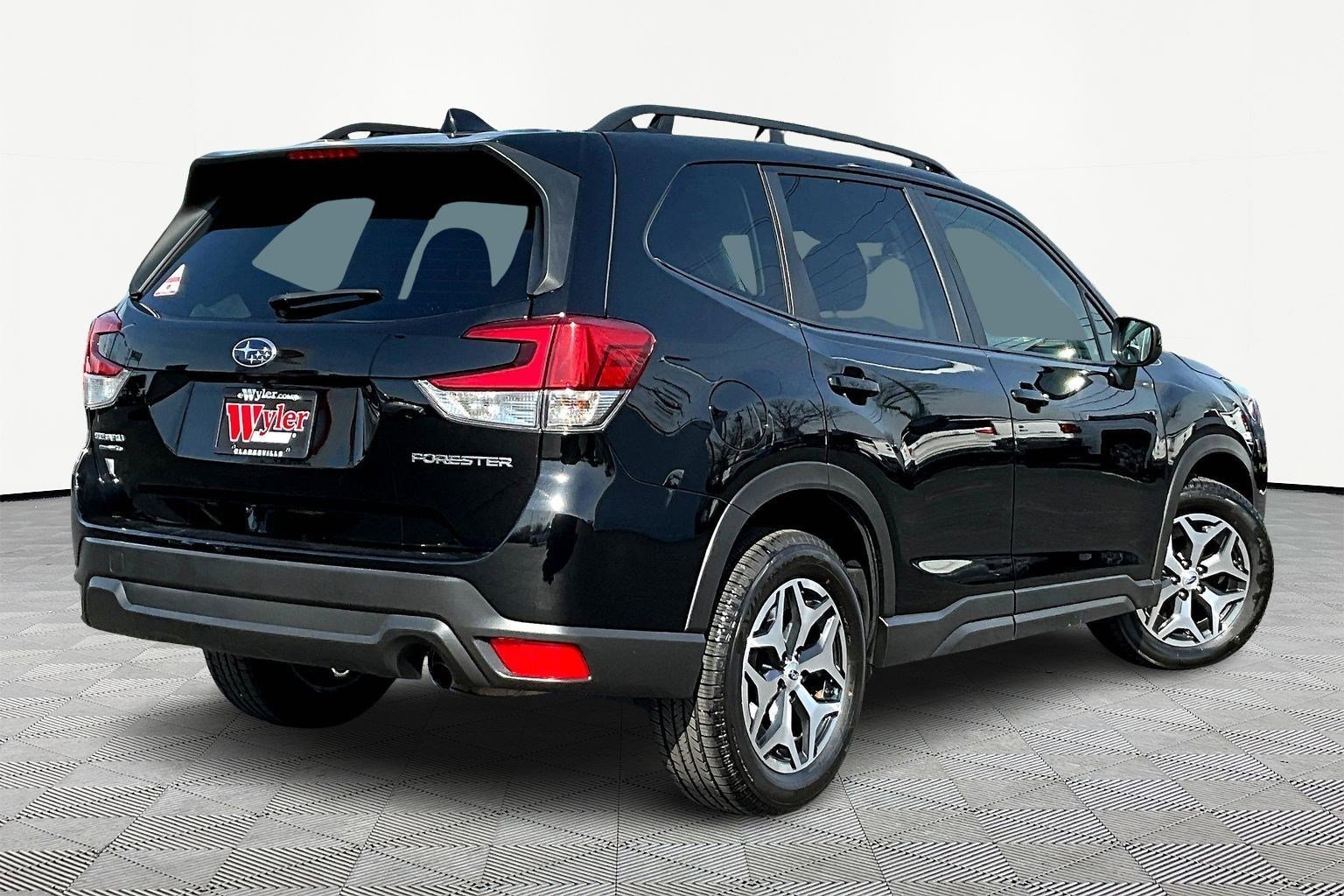 Used 2023 Subaru Forester Premium image 6