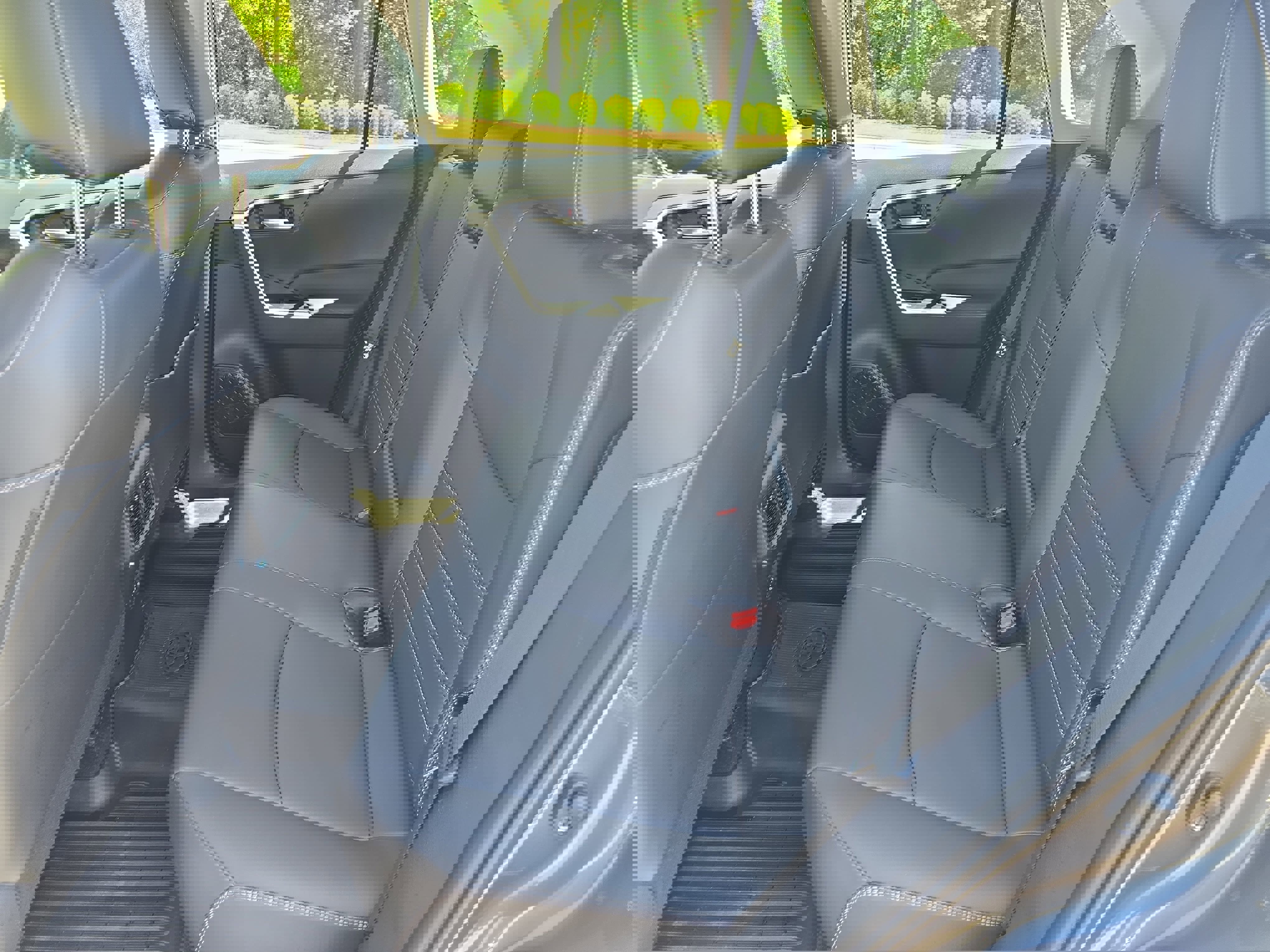 Used 2023 Toyota RAV4 XLE Premium FWD image 15