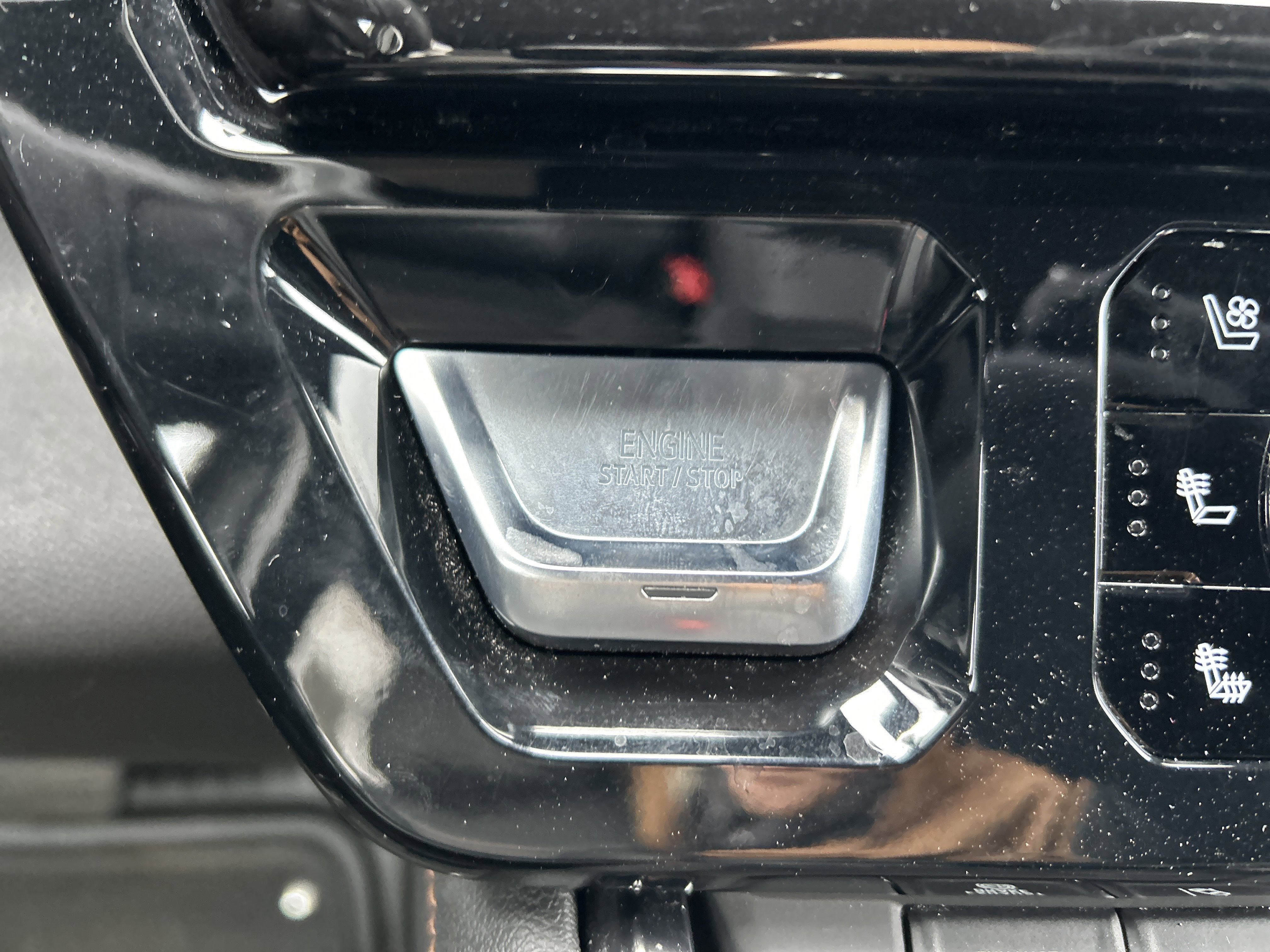 Used 2024 GMC Sierra 2500 AT4 image 21