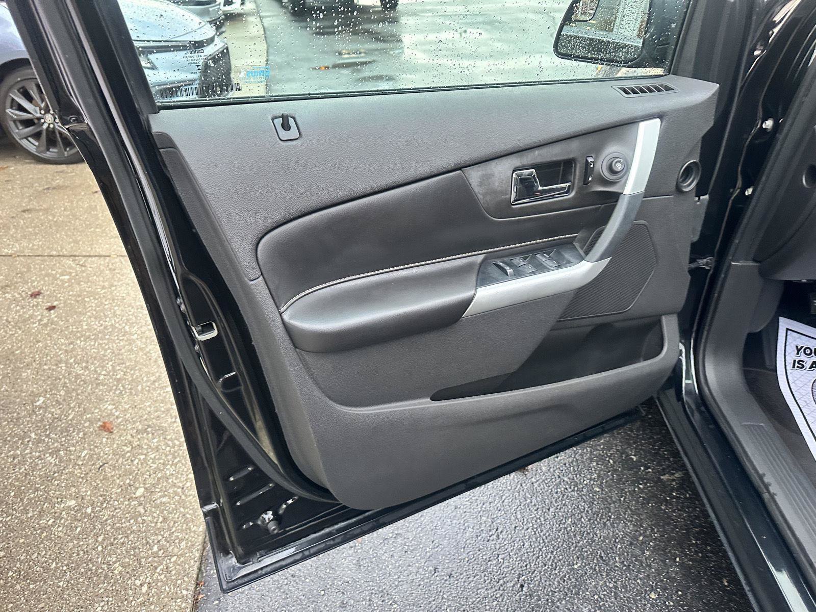 Used 2013 Ford Edge SE FWD image 17