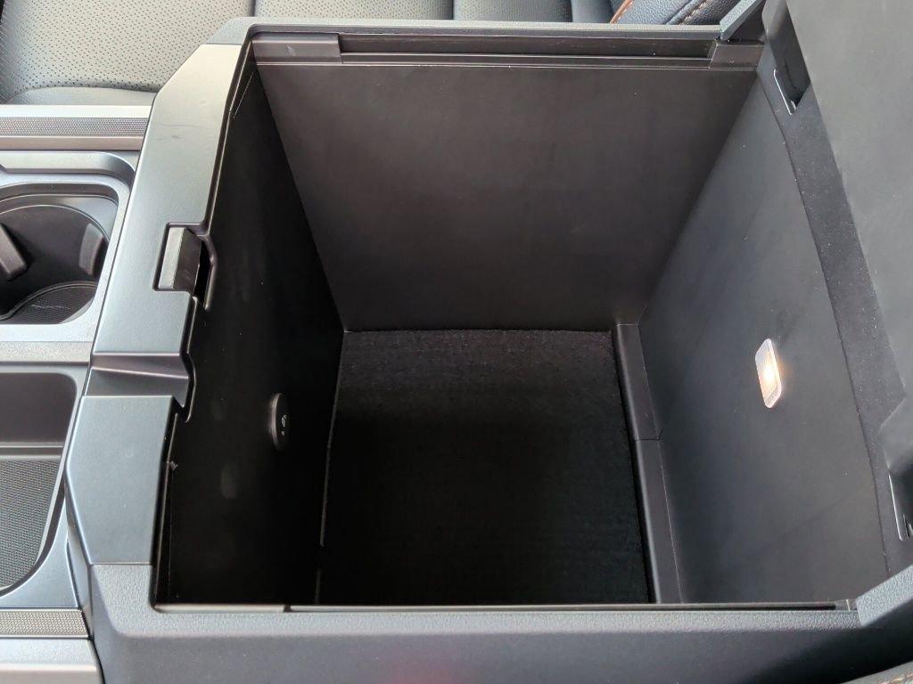 New 2026 Ford F250 Lariat w/ Black Appearance Package image 38