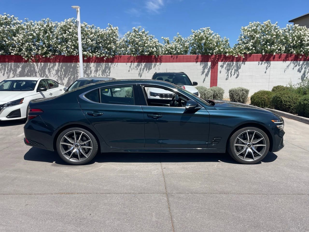 Used 2025 Genesis G70 2.5T image 2