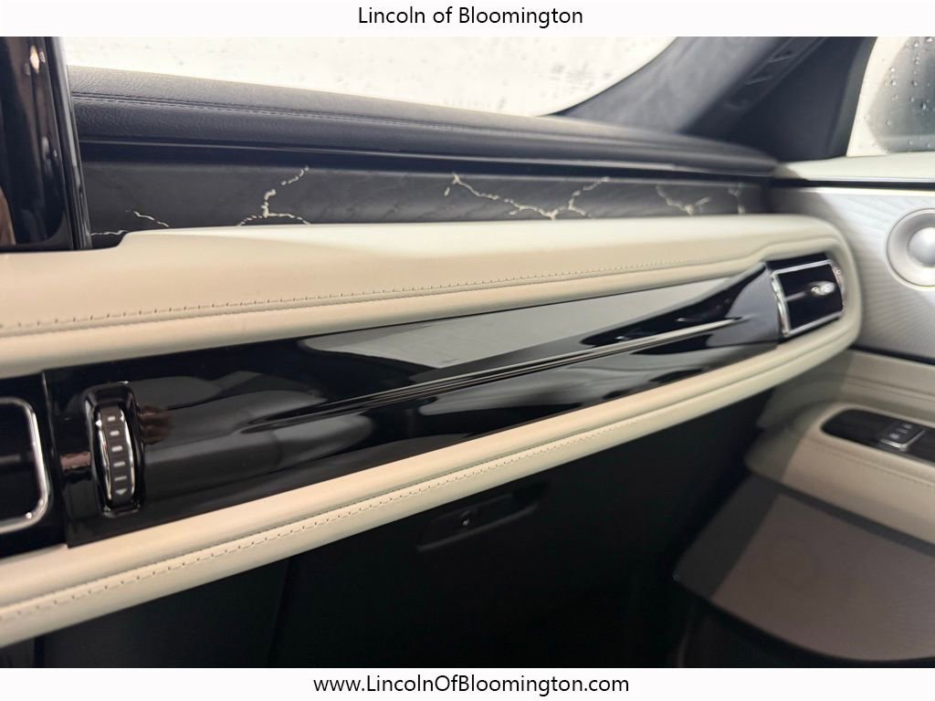 New 2026 Lincoln Aviator Black Label w/ Jet Appearance Package AWD/4WD image 45