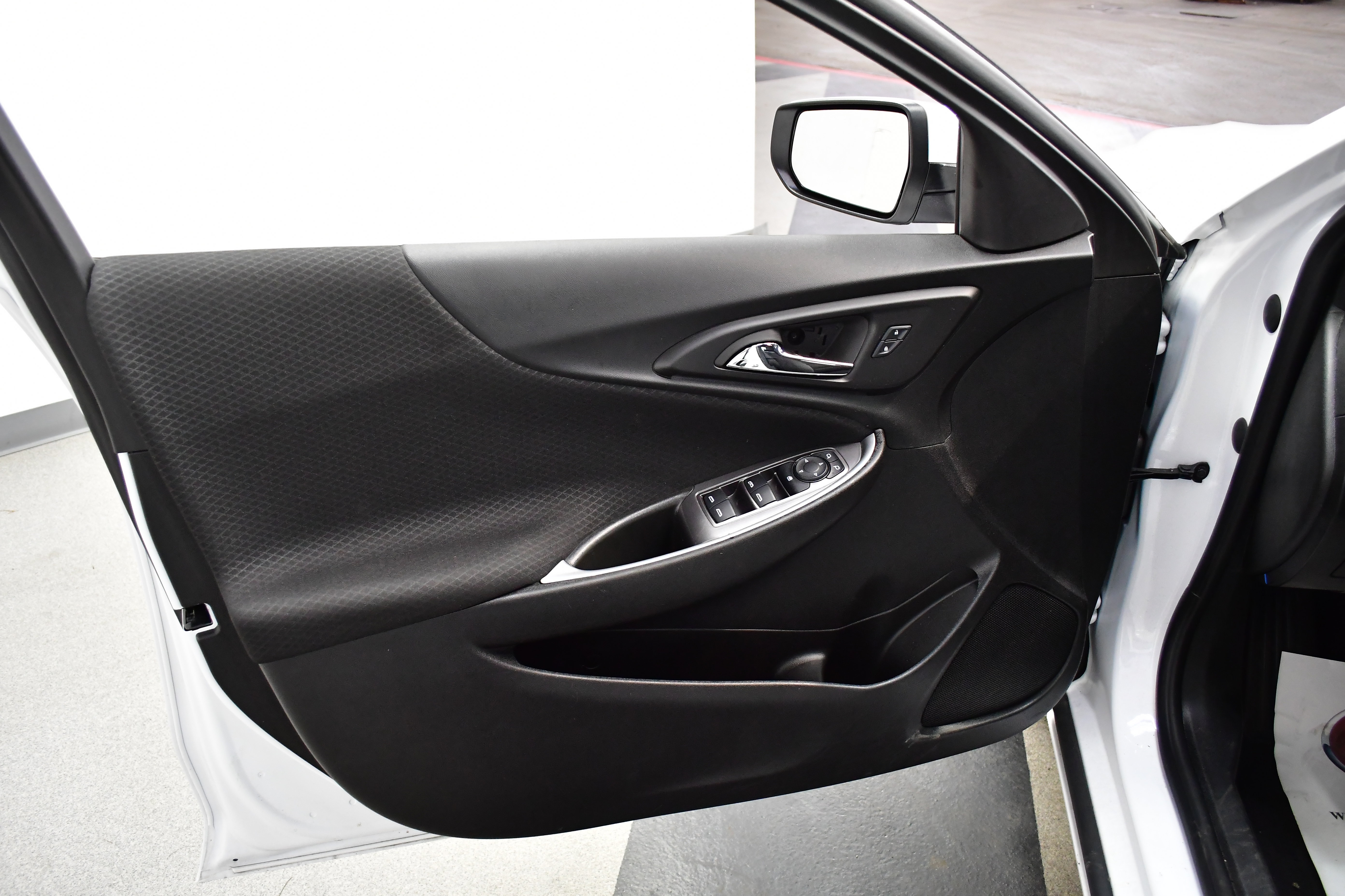 Used 2024 Chevrolet Malibu LT image 17