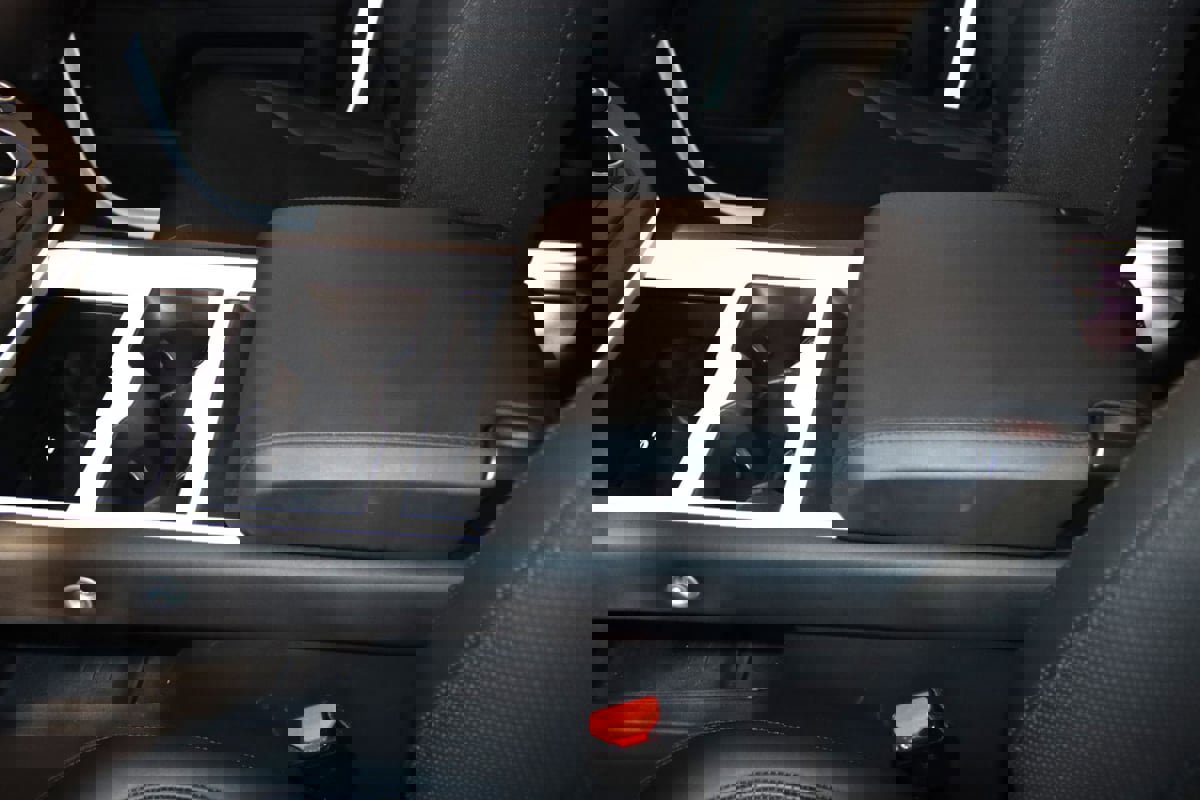 Used 2025 Land Rover Defender 110 S image 41