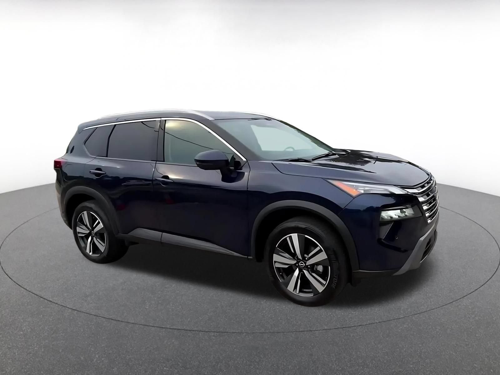 Used 2026 Nissan Rogue SL AWD/4WD image 2