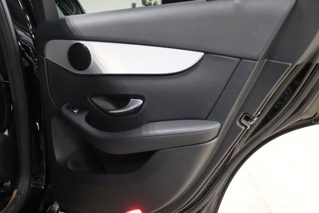 Used 2020 Mercedes-Benz GLC 300 image 17