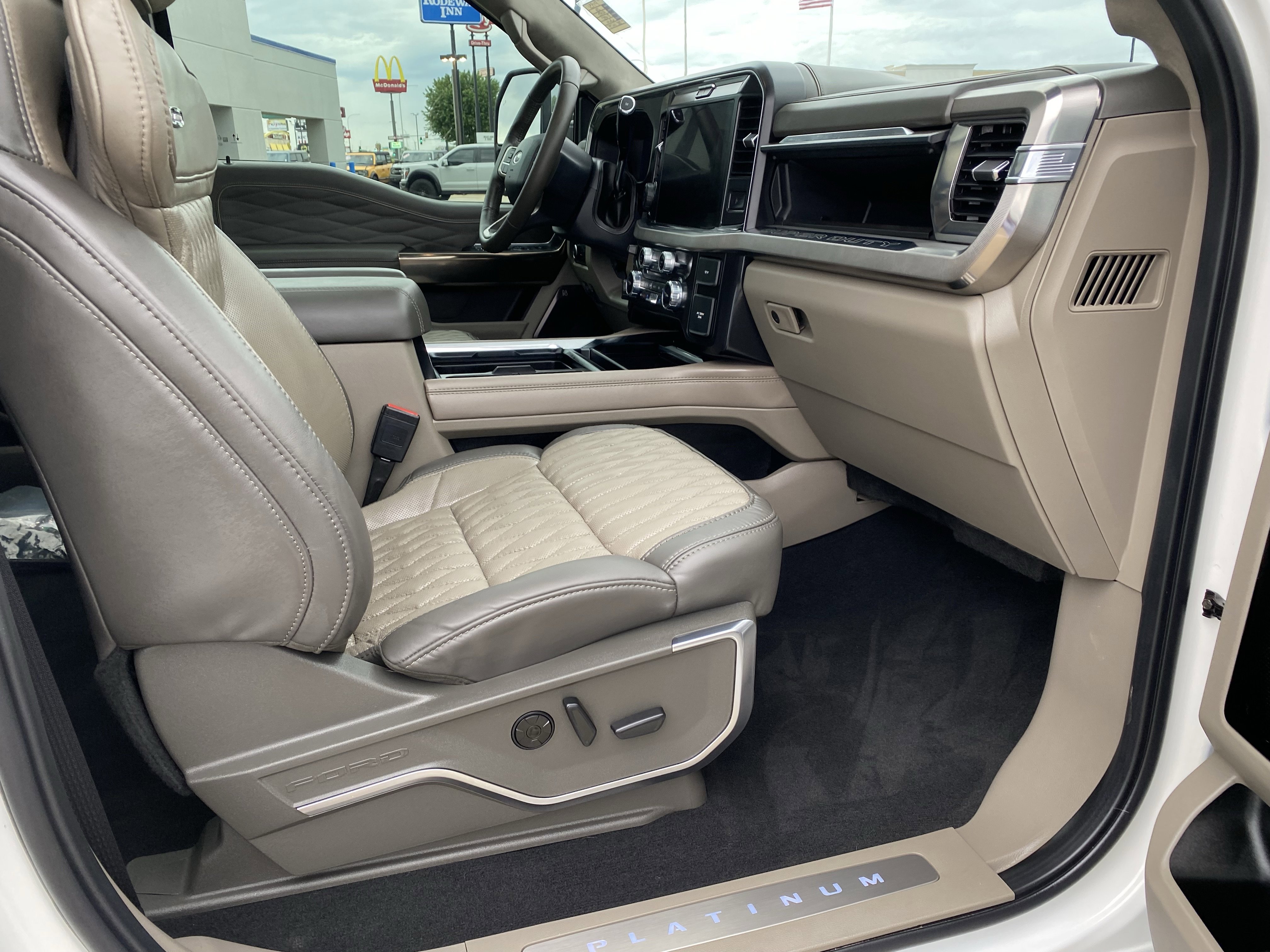 Used 2026 Ford F450 Platinum w/ Platinum Plus Package AWD/4WD image 13