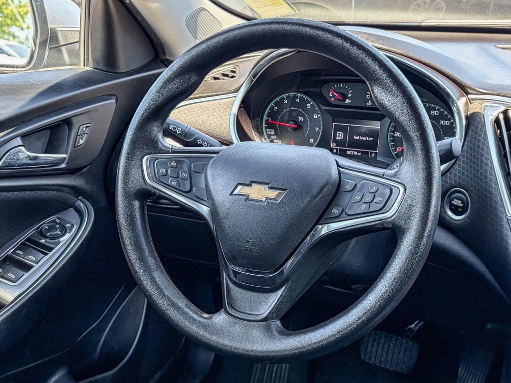 Used 2018 Chevrolet Malibu LT image 19