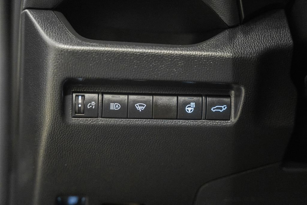 Used 2022 Toyota RAV4 SE w/ Convenience Package image 41