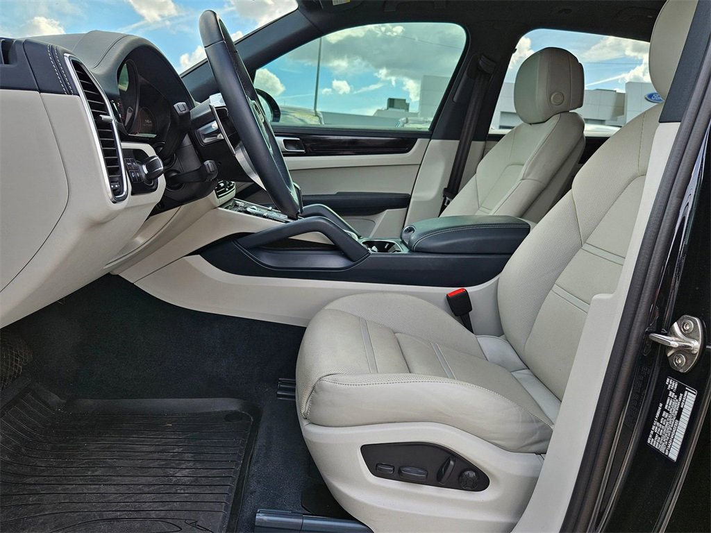 Used 2022 Porsche Cayenne image 10