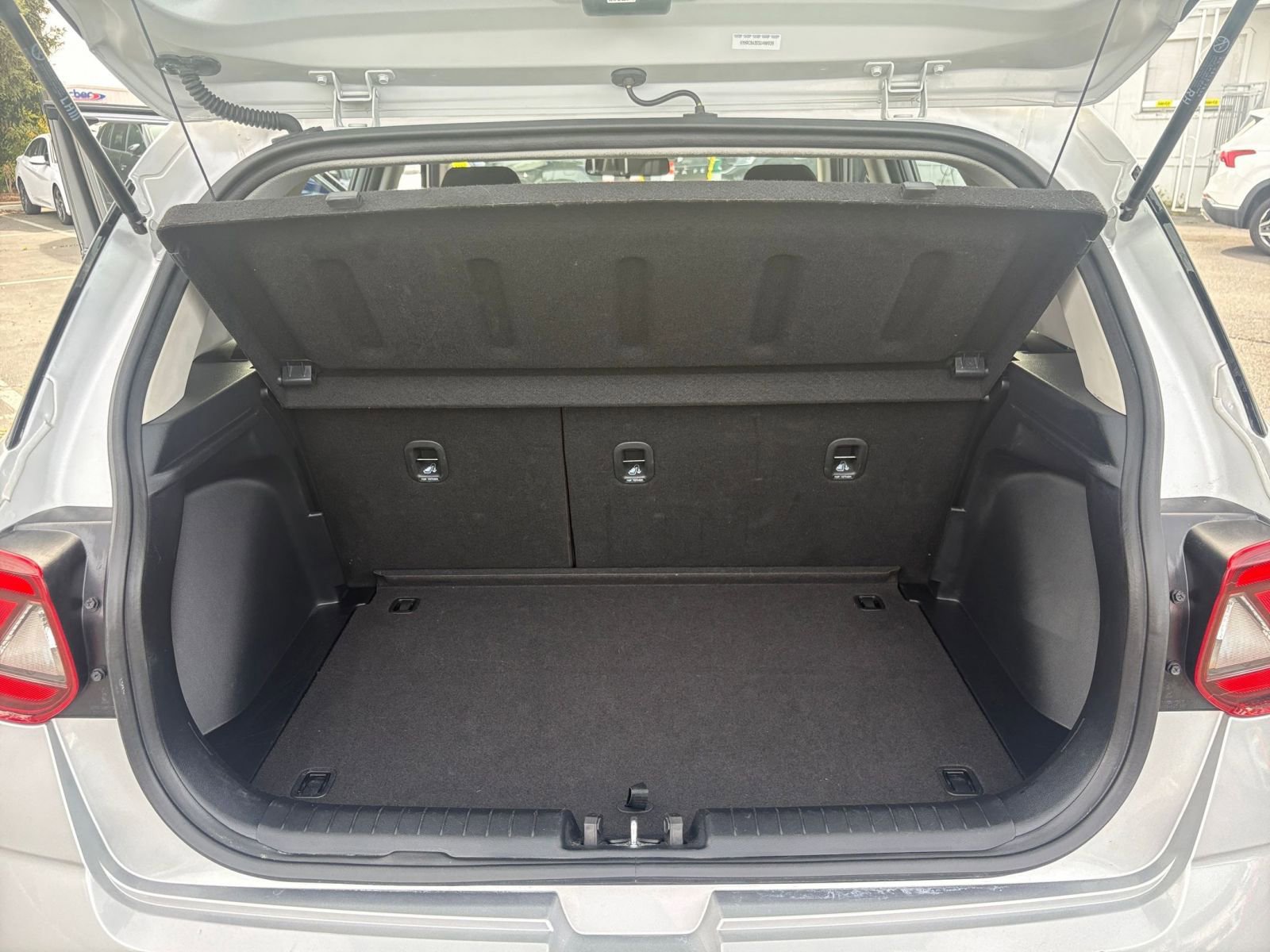 Used 2025 Hyundai Venue SEL image 31