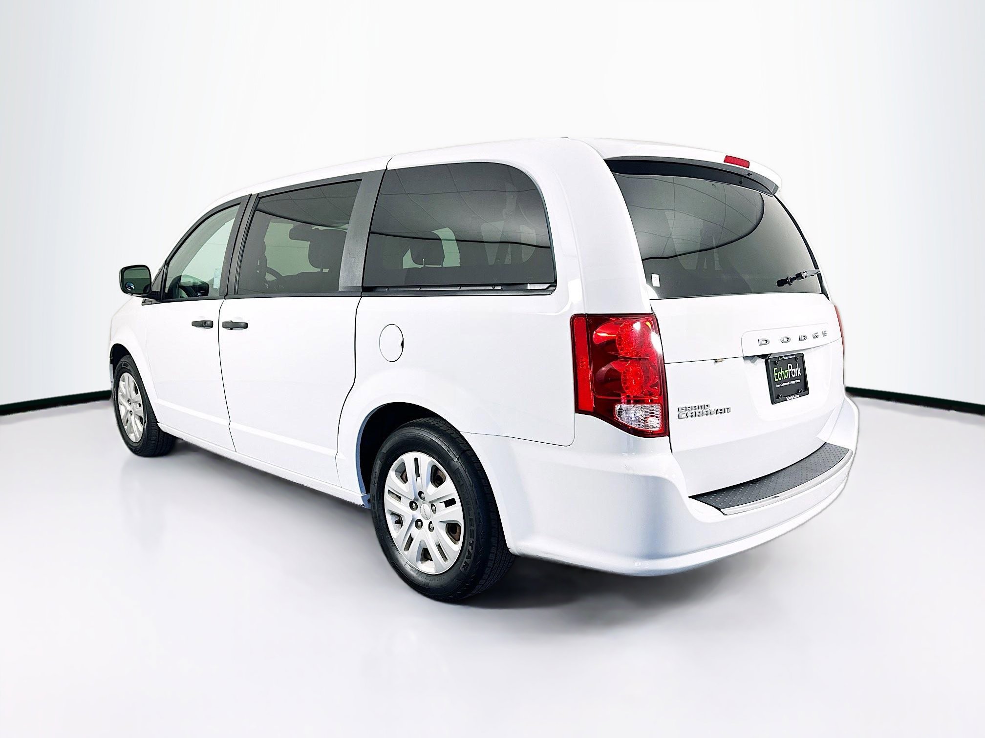 Used 2019 Dodge Grand Caravan SE w/ UConnect Hands-Free Group image 5