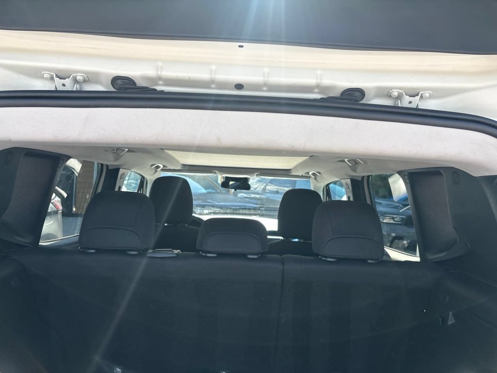 Used 2019 Jeep Renegade Latitude w/ Cold Weather Group AWD/4WD image 11