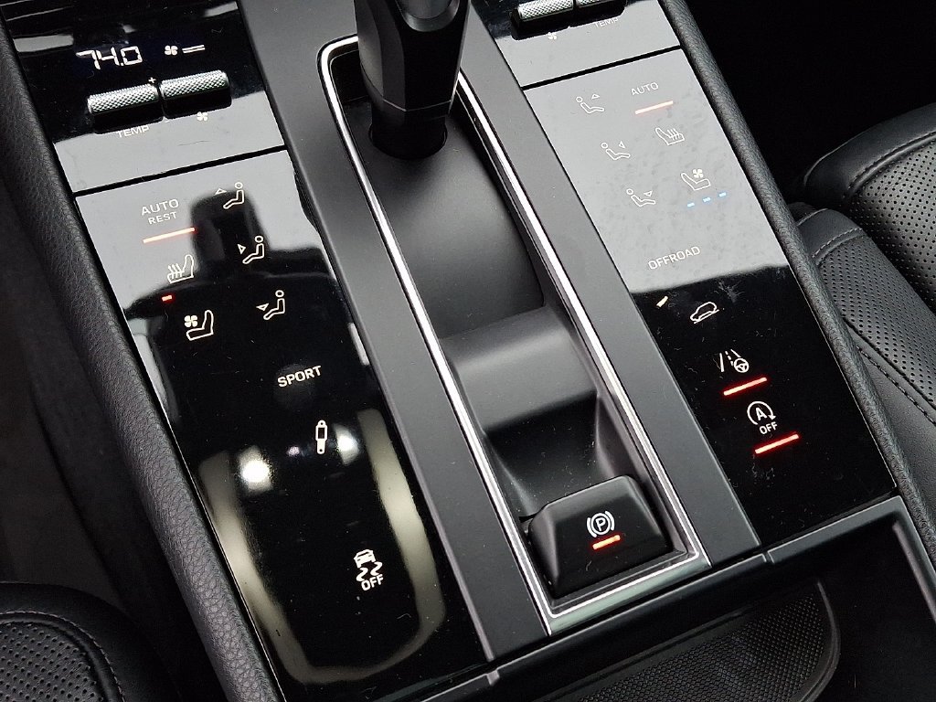 Used 2024 Porsche Macan S AWD/4WD image 26