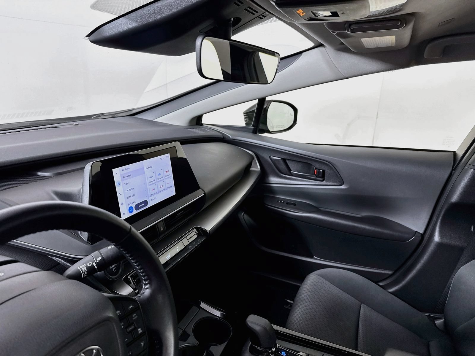 Certified 2025 Toyota Prius LE FWD image 6