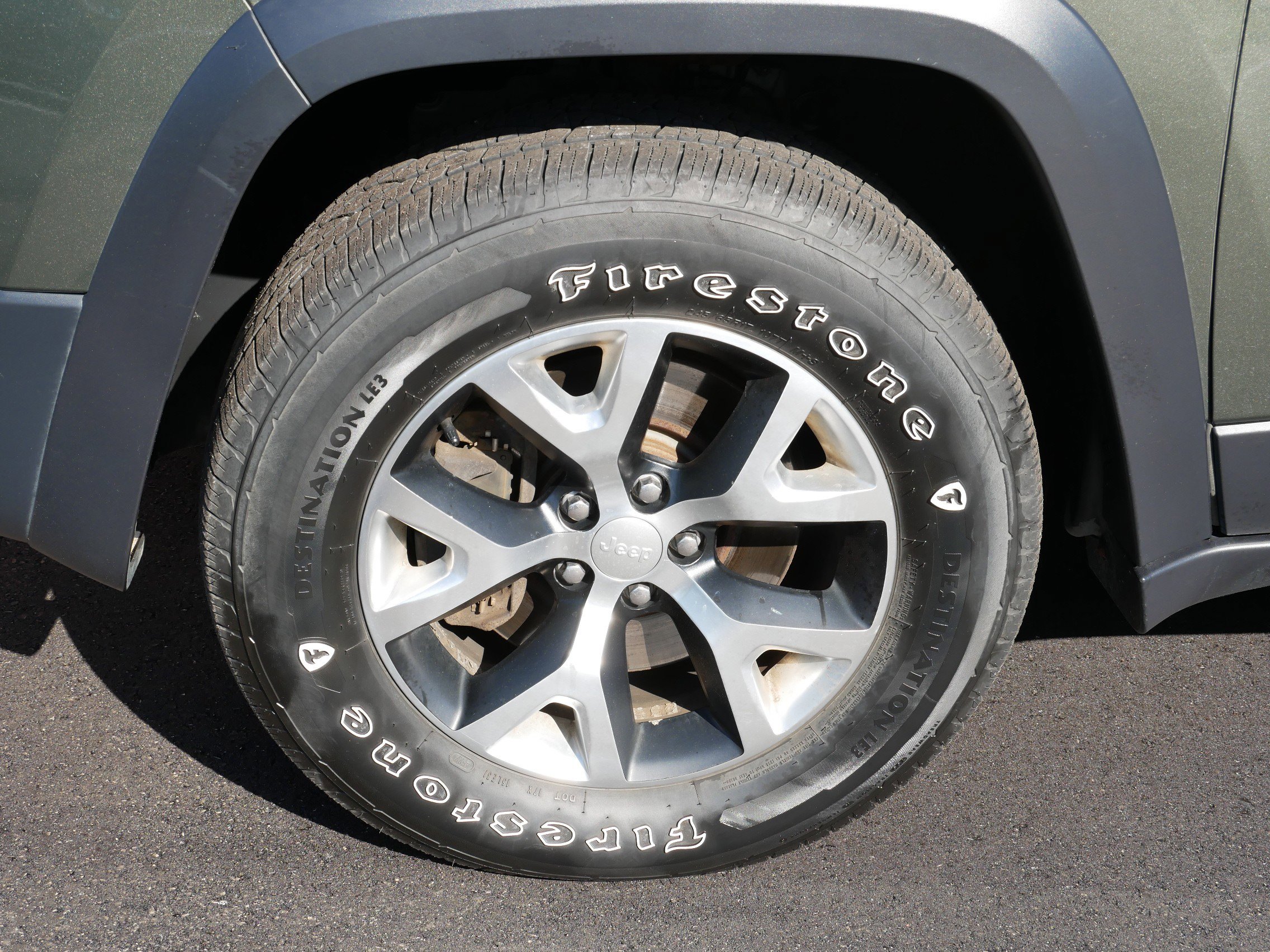 Used 2018 Jeep Cherokee Trailhawk w/ Cold Weather Group image 4