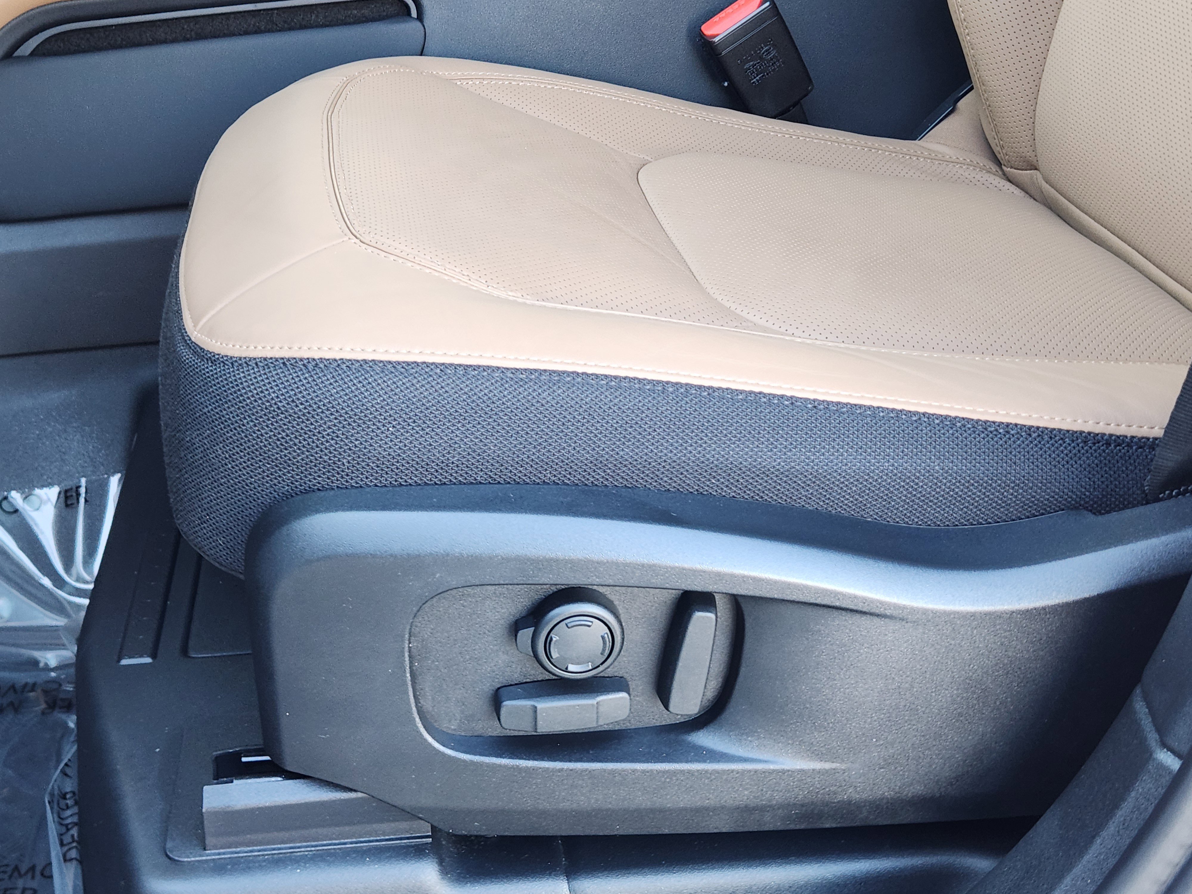 Certified 2025 Land Rover Defender 110 V8 image 25