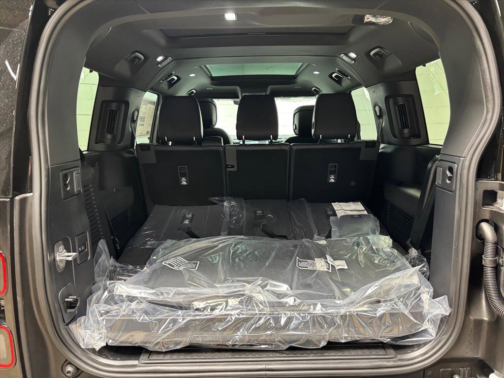 New 2026 Land Rover Defender 130 X-Dynamic SE image 45