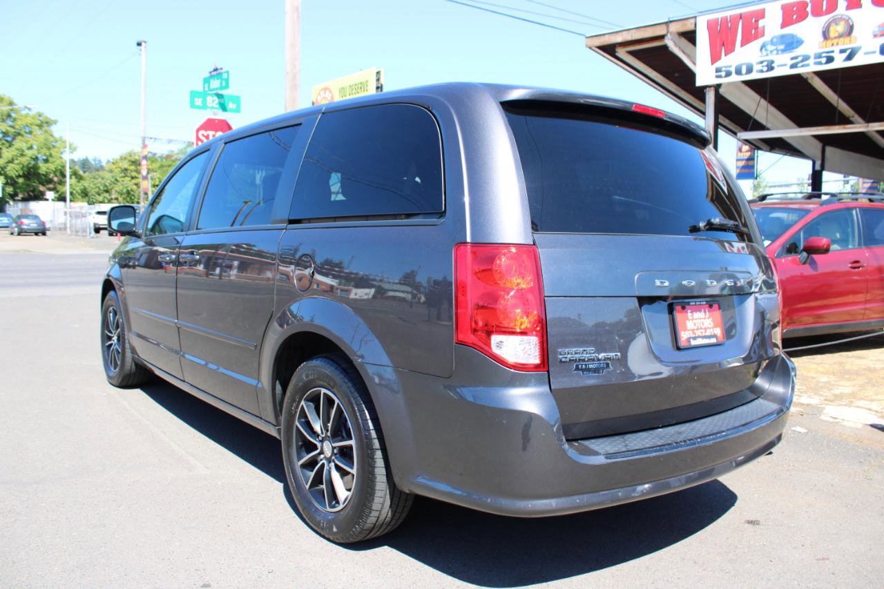 Used 2015 Dodge Grand Caravan SXT w/ Blacktop Package FWD image 4