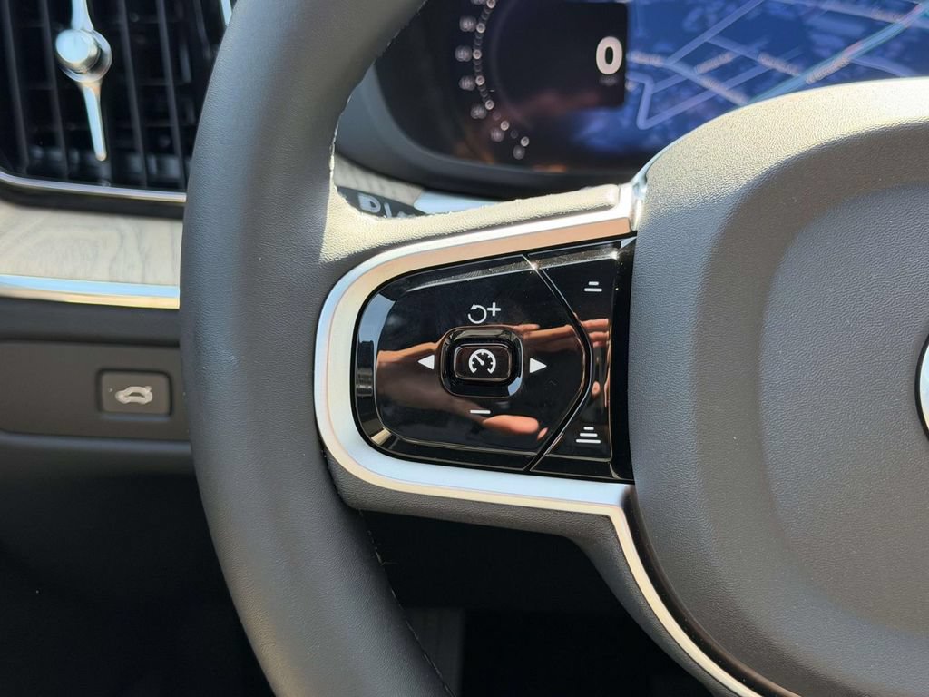New 2026 Volvo XC60 B5 Plus w/ Climate Package AWD/4WD image 8