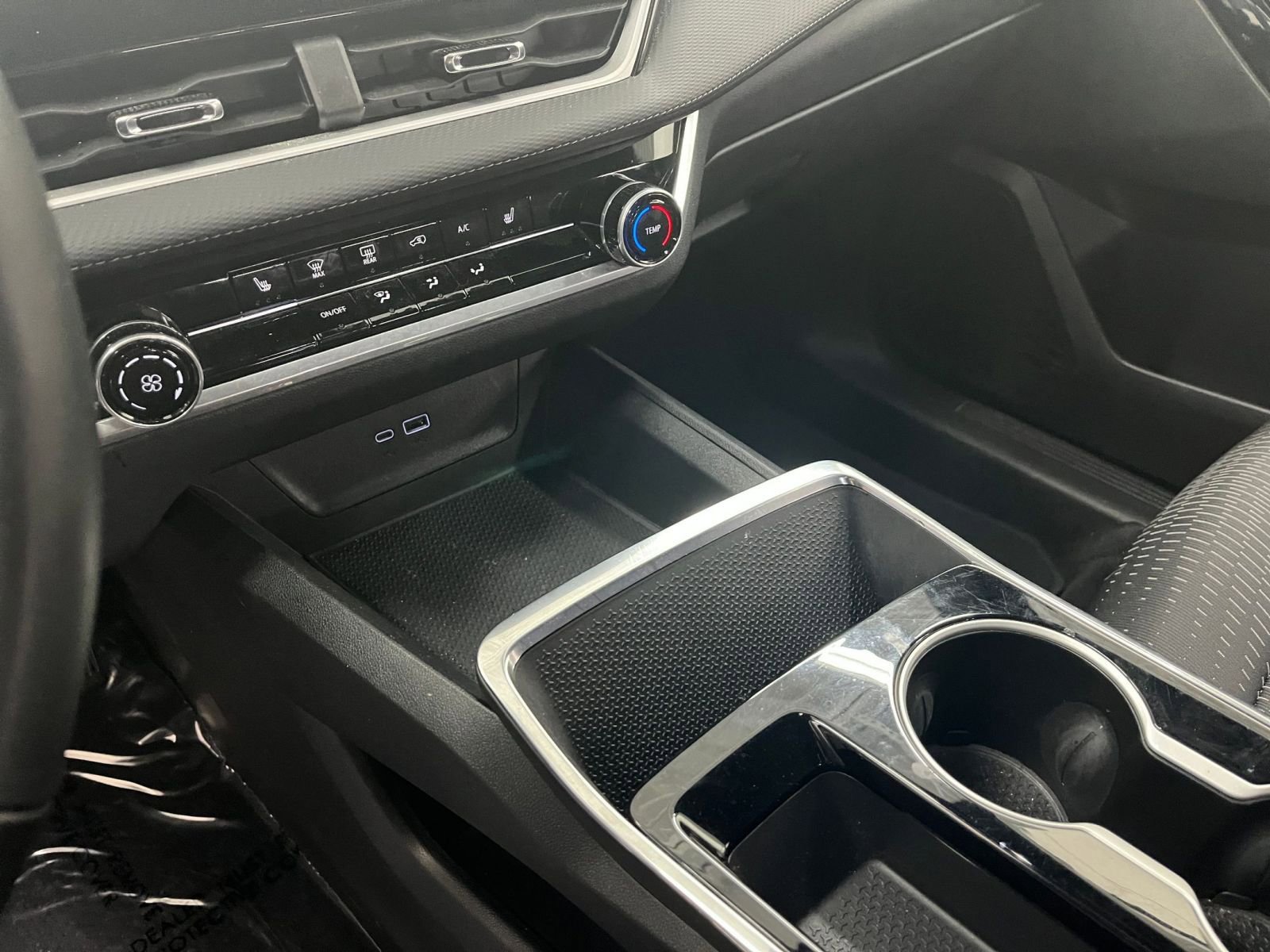 Used 2025 Chevrolet Equinox LT image 36