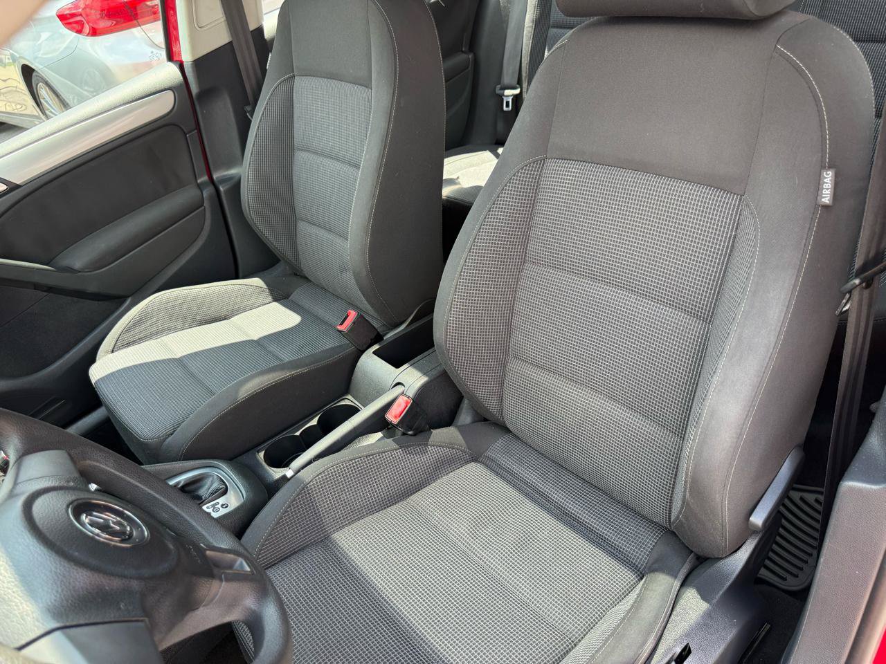 Used 2011 Volkswagen Golf 4-Door FWD image 6